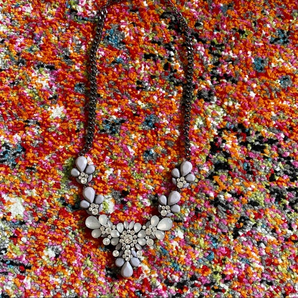 Kohl’s Floral Fashion Necklace - Picture 2 of 3